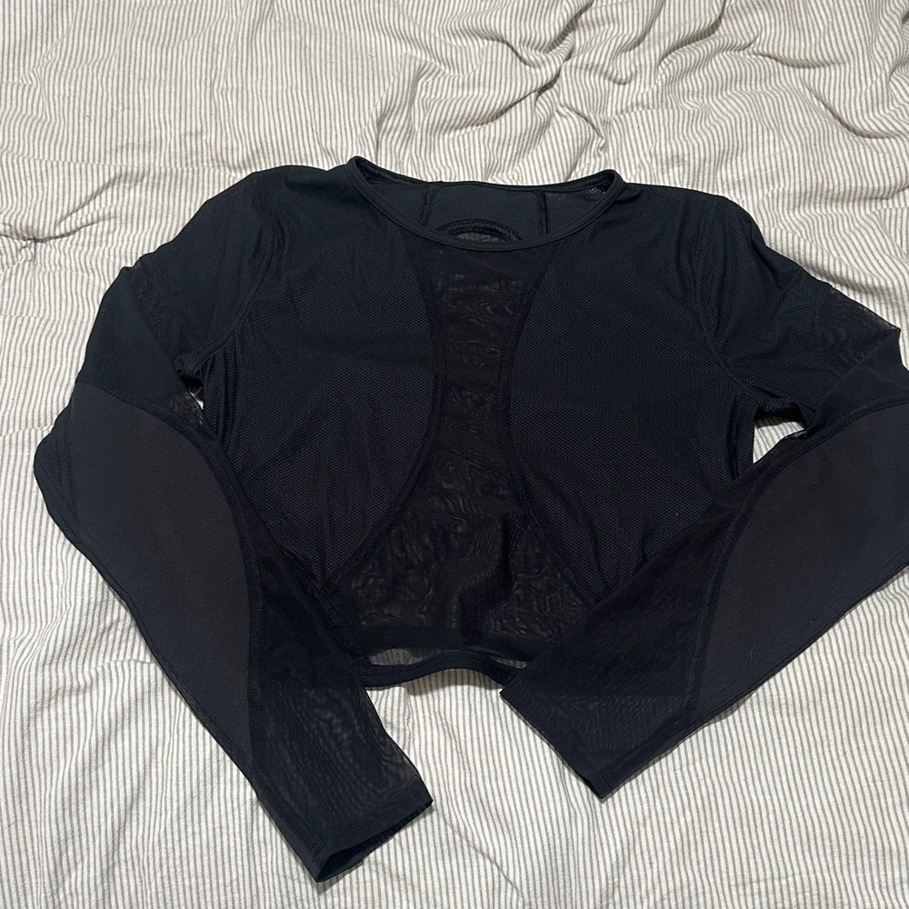 Lululemon mesh top size 8